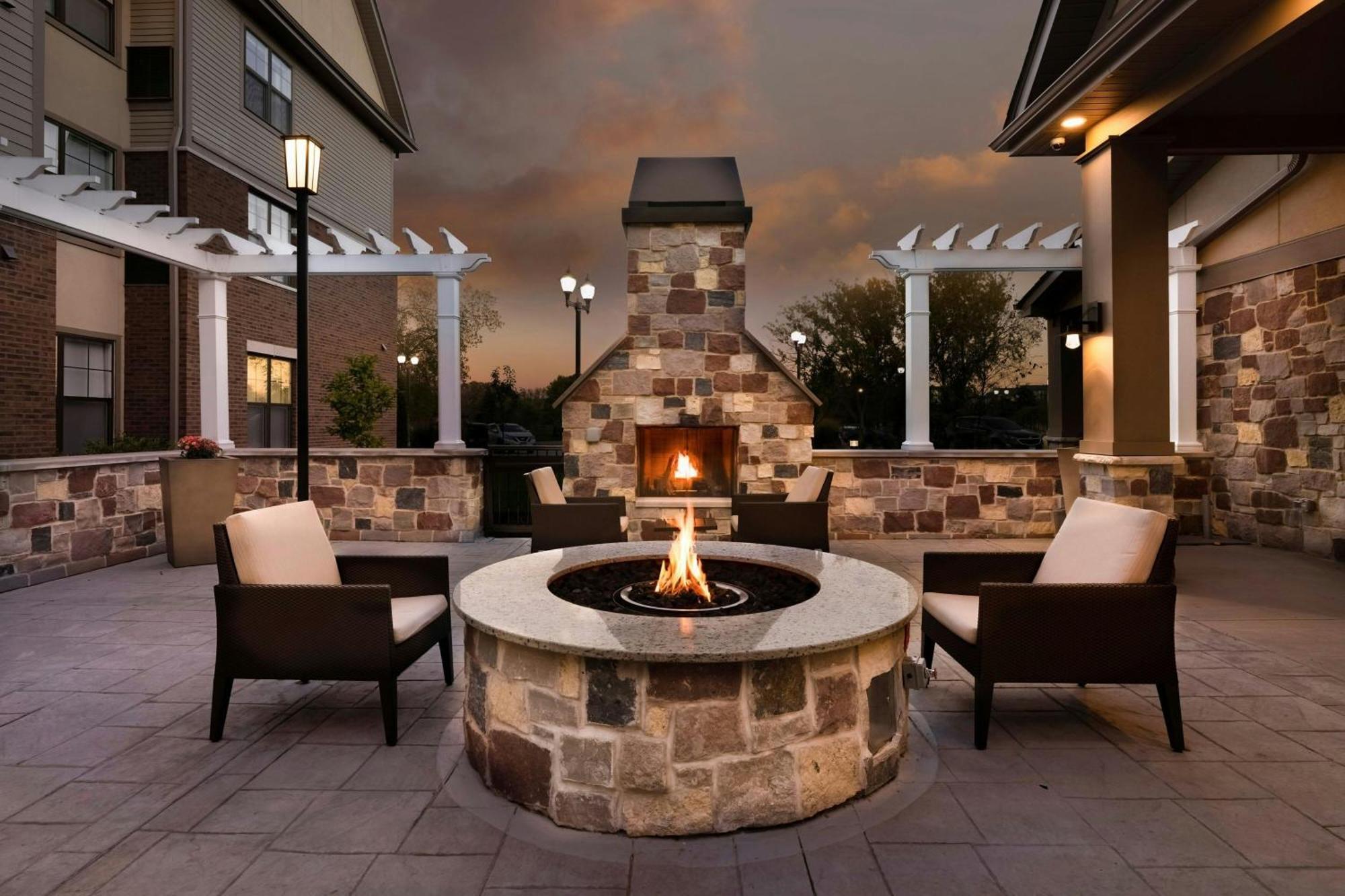 Residence Inn By Marriott Milwaukee Brookfield Esterno foto